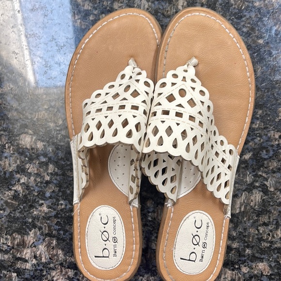 b.o.c. Born Concept Womens Sz 8 White Sandals Pre Owned Good Condition See Pics - Picture 1 of 3